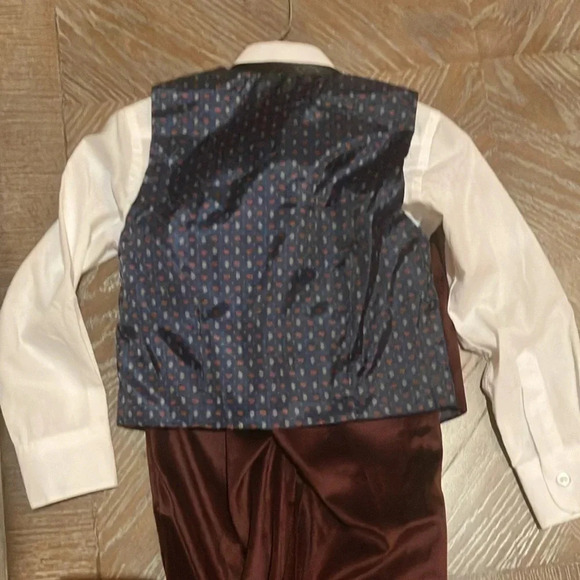 NWT Issac Mizrahi 4PC Red Velvet Vest, Dress Pants, Dress Shirt and Bow tie 2 - Picture 7 of 7